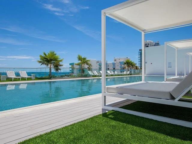 300 Collins Ave, Miami Beach FL 33139