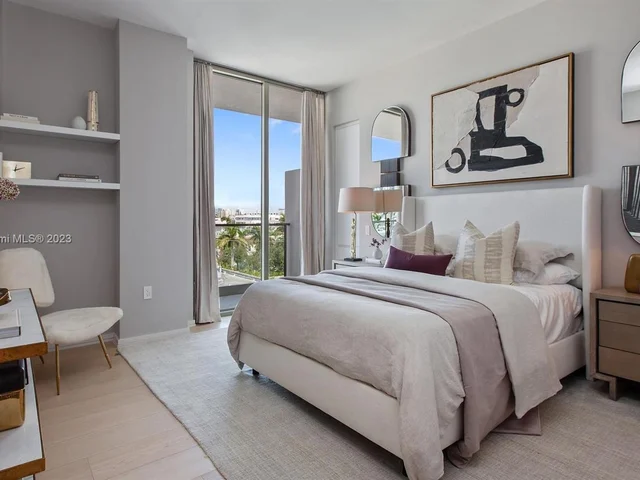 300 Collins Ave, Miami Beach FL 33139