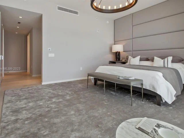 300 Collins Ave, Miami Beach FL 33139