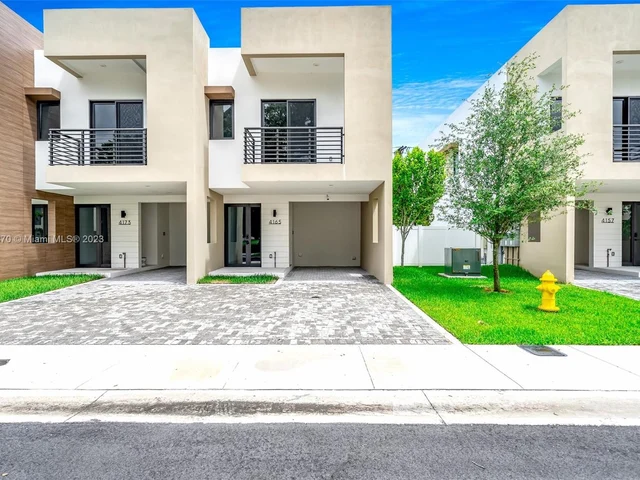 4165 N Oak Place, Dania Beach FL 33314