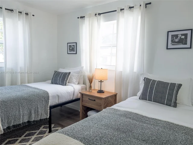 560 NW 47th Ter, Miami FL 33127