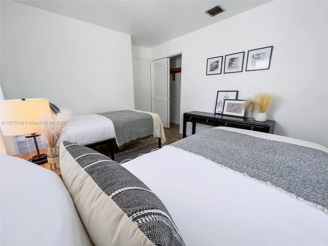 560 NW 47th Ter, Miami FL 33127