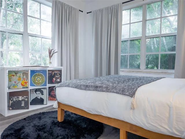 560 NW 47th Ter, Miami FL 33127