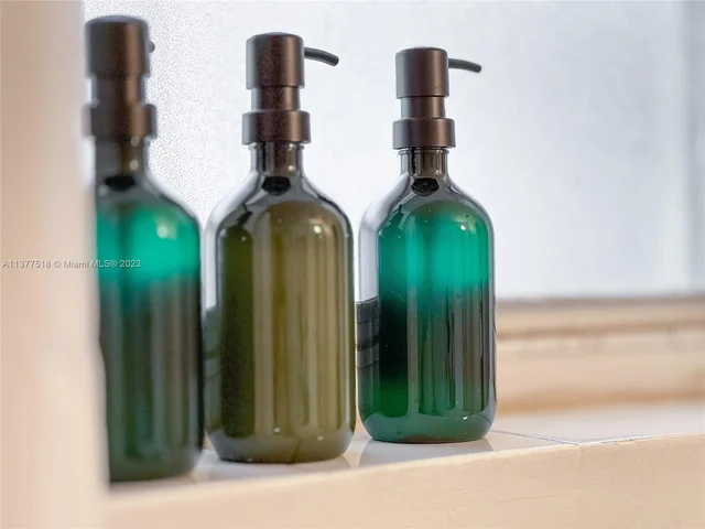 560 NW 47th Ter, Miami FL 33127