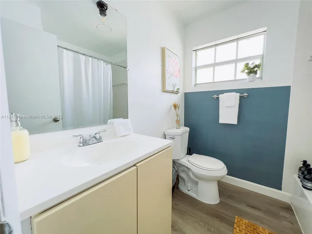 560 NW 47th Ter, Miami FL 33127