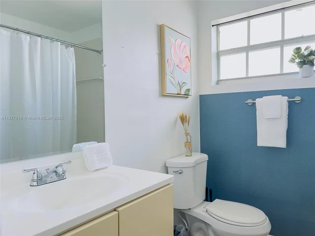 560 NW 47th Ter, Miami FL 33127