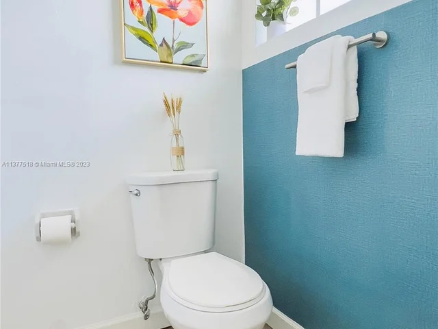 560 NW 47th Ter, Miami FL 33127