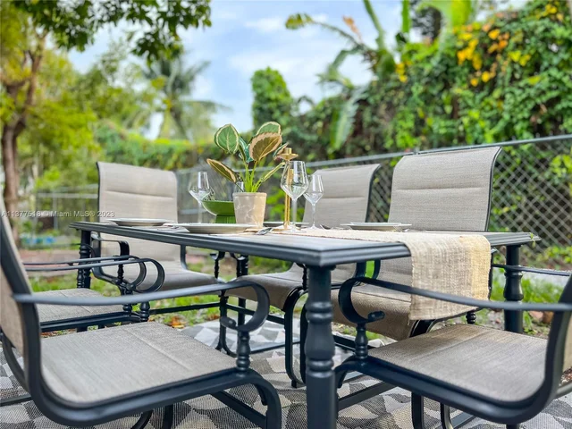 560 NW 47th Ter, Miami FL 33127