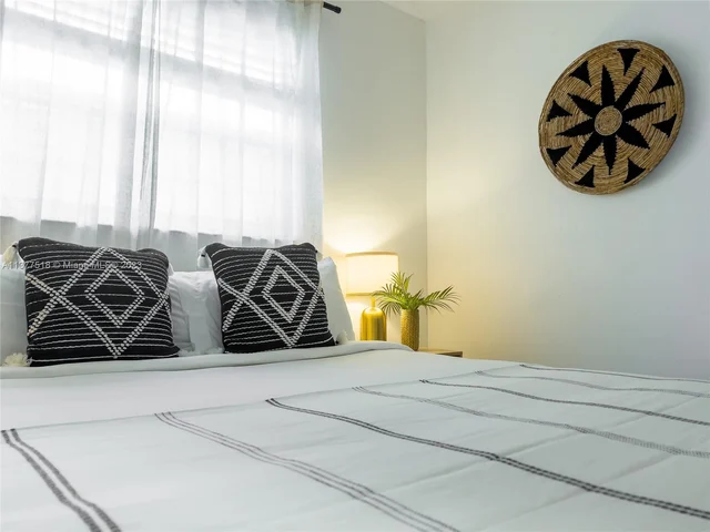 560 NW 47th Ter, Miami FL 33127