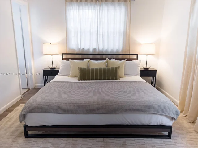 560 NW 47th Ter, Miami FL 33127