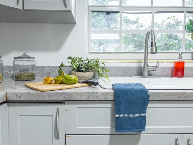 560 NW 47th Ter, Miami FL 33127