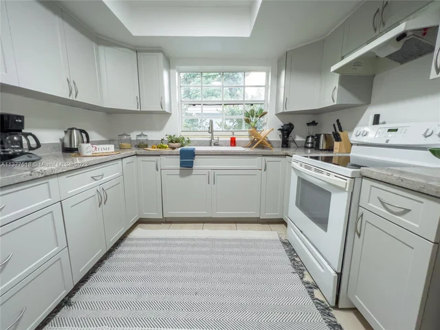 560 NW 47th Ter, Miami FL 33127