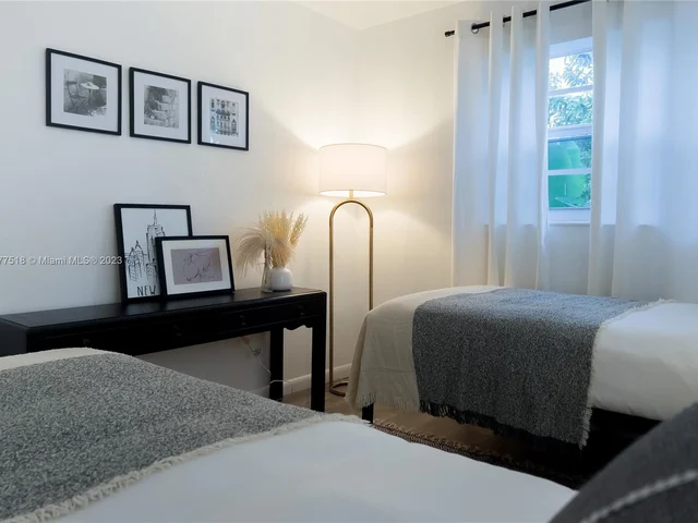 560 NW 47th Ter, Miami FL 33127