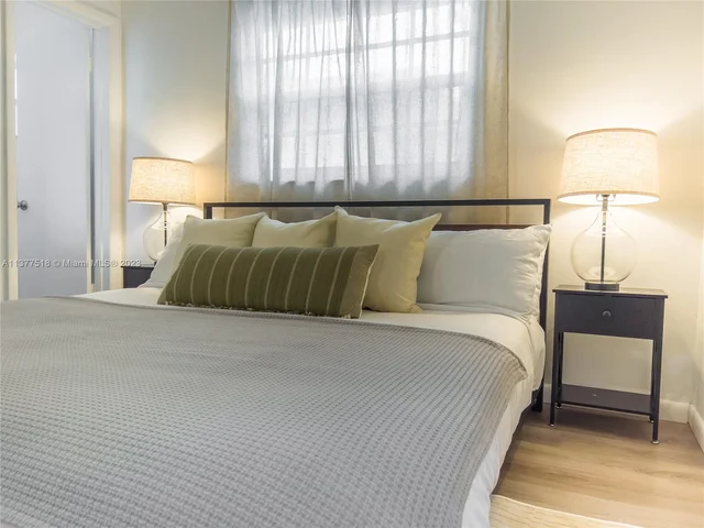 560 NW 47th Ter, Miami FL 33127