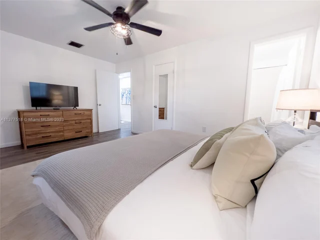 560 NW 47th Ter, Miami FL 33127