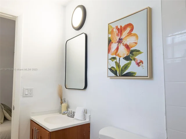 560 NW 47th Ter, Miami FL 33127