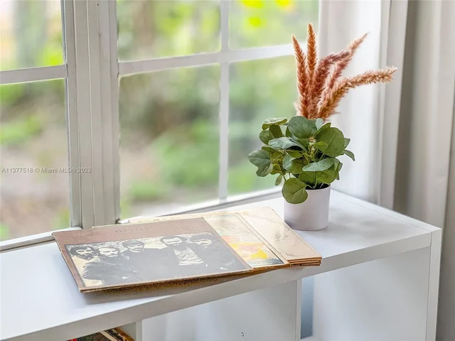 560 NW 47th Ter, Miami FL 33127