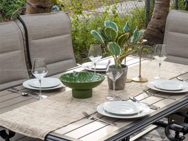 560 NW 47th Ter, Miami FL 33127