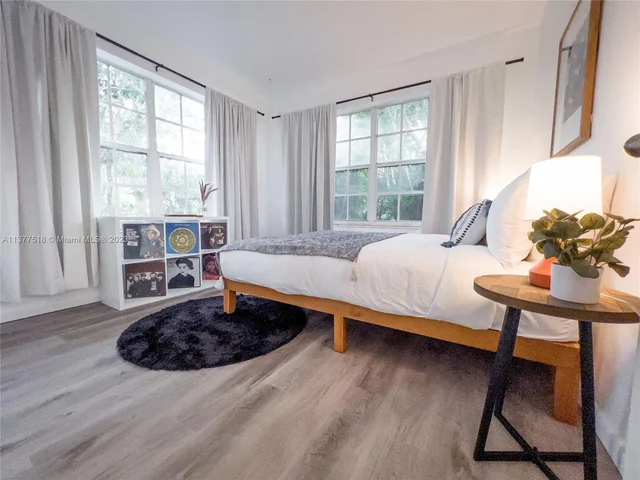 560 NW 47th Ter, Miami FL 33127