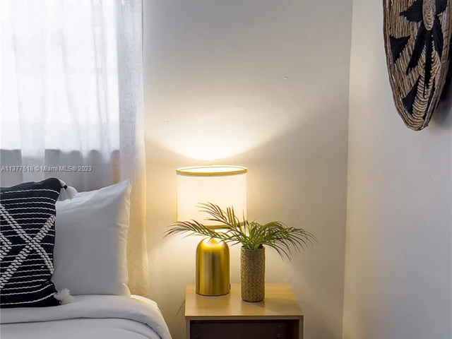 560 NW 47th Ter, Miami FL 33127