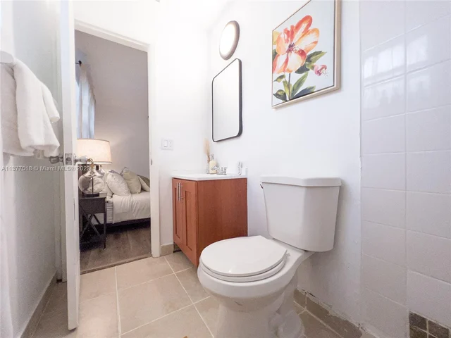 560 NW 47th Ter, Miami FL 33127