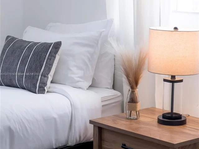 560 NW 47th Ter, Miami FL 33127