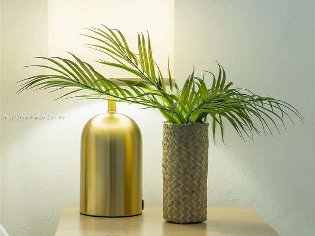 560 NW 47th Ter, Miami FL 33127