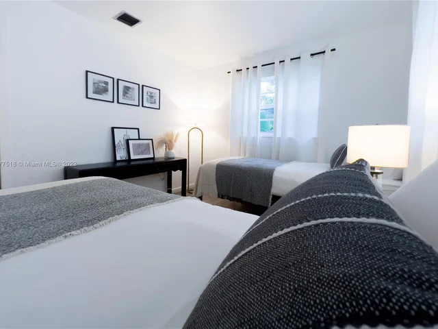 560 NW 47th Ter, Miami FL 33127