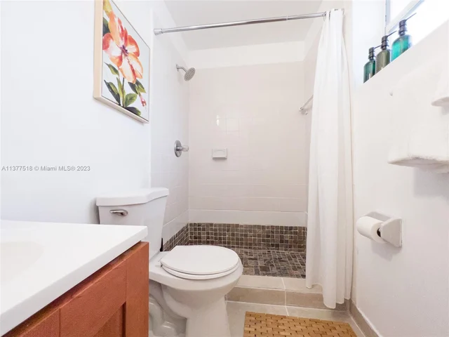 560 NW 47th Ter, Miami FL 33127