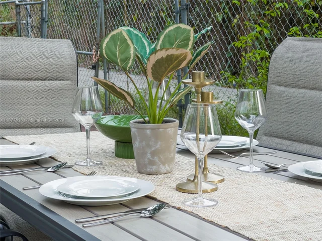 560 NW 47th Ter, Miami FL 33127