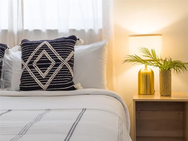 560 NW 47th Ter, Miami FL 33127