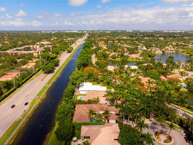 21 Snowy Owl Ter, Plantation FL 33324