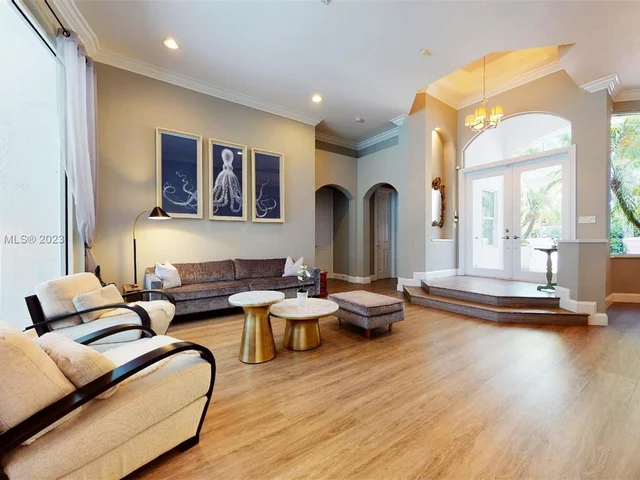 21 Snowy Owl Ter, Plantation FL 33324