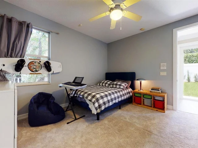 21 Snowy Owl Ter, Plantation FL 33324