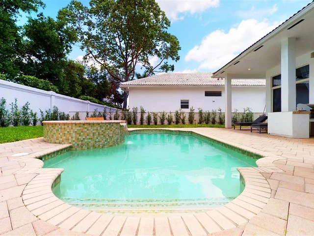 21 Snowy Owl Ter, Plantation FL 33324