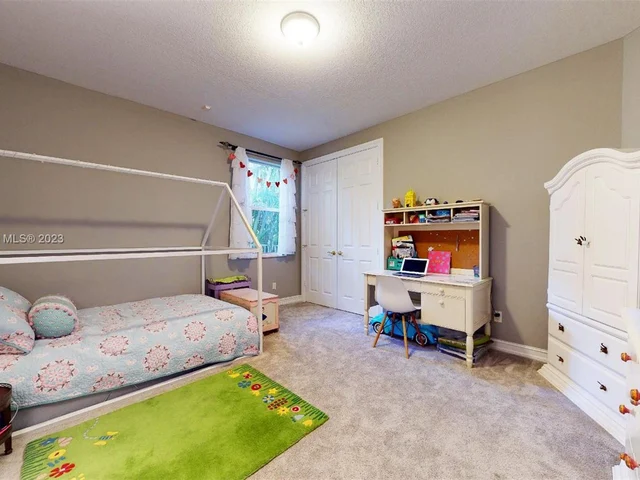 21 Snowy Owl Ter, Plantation FL 33324