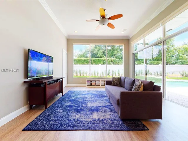 21 Snowy Owl Ter, Plantation FL 33324