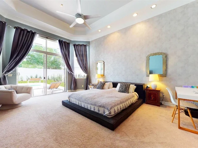 21 Snowy Owl Ter, Plantation FL 33324