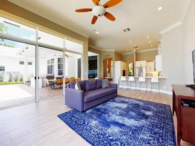 21 Snowy Owl Ter, Plantation FL 33324