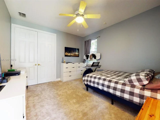 21 Snowy Owl Ter, Plantation FL 33324