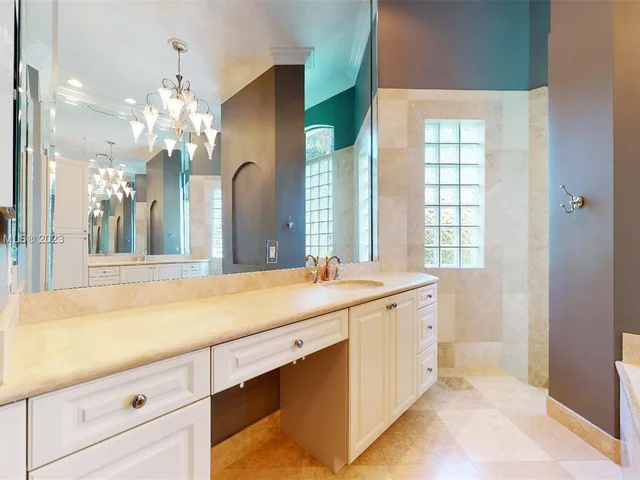 21 Snowy Owl Ter, Plantation FL 33324