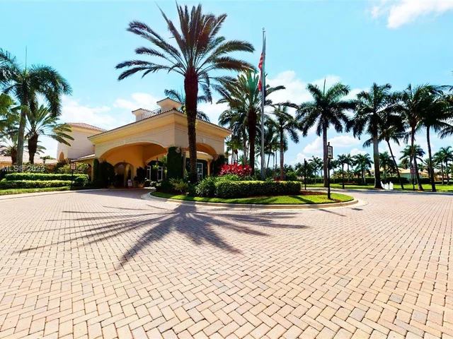 21 Snowy Owl Ter, Plantation FL 33324