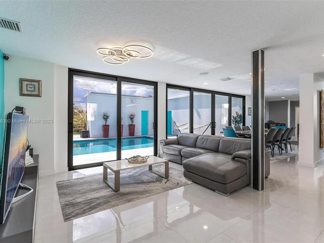 15180 SW 31st Ct, Davie FL 33331