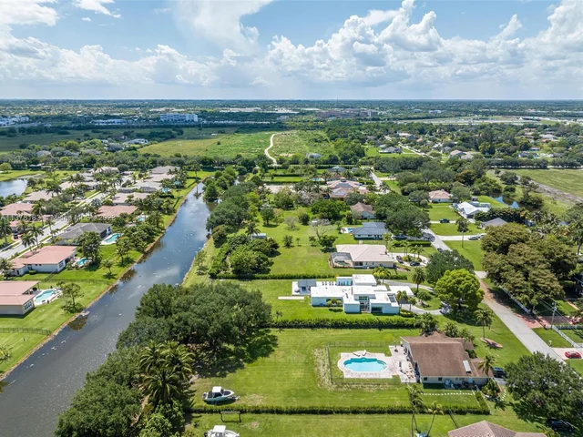 15180 SW 31st Ct, Davie FL 33331