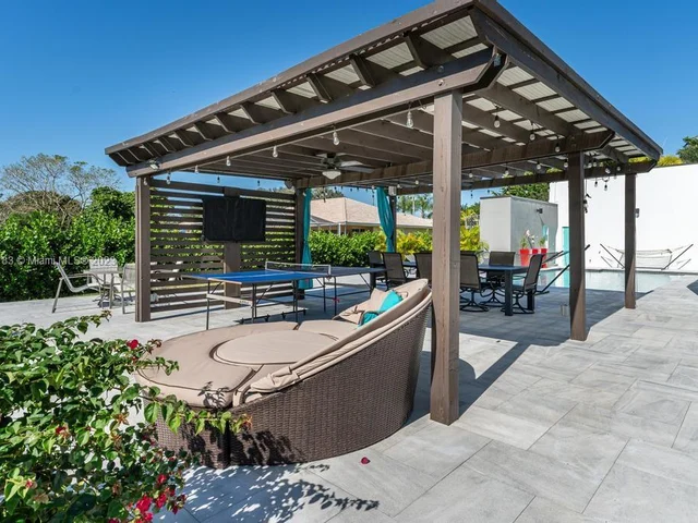 15180 SW 31st Ct, Davie FL 33331