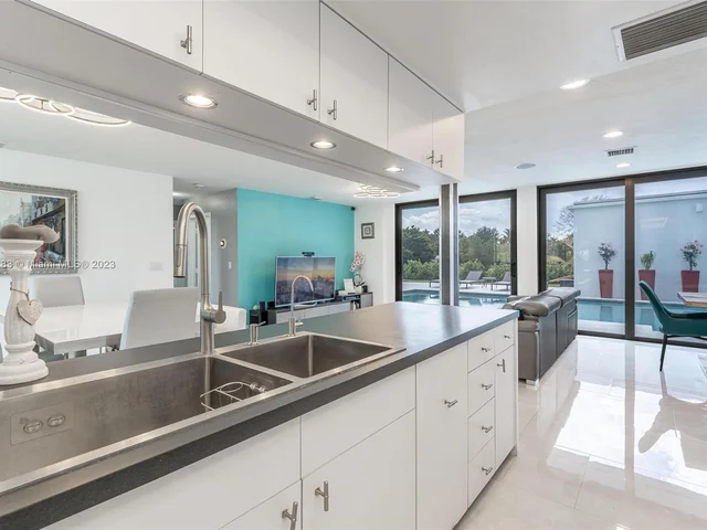 15180 SW 31st Ct, Davie FL 33331