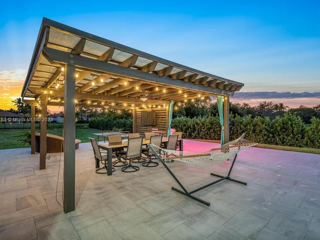 15180 SW 31st Ct, Davie FL 33331