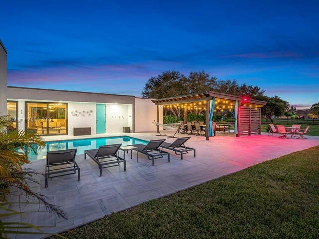 15180 SW 31st Ct, Davie FL 33331