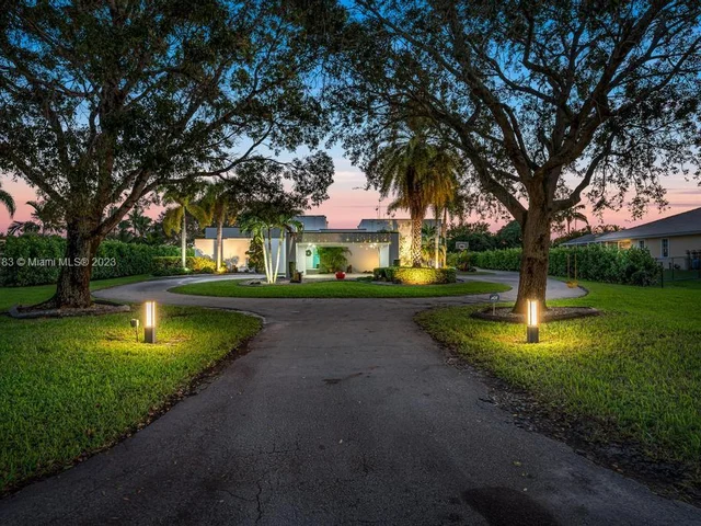 15180 SW 31st Ct, Davie FL 33331