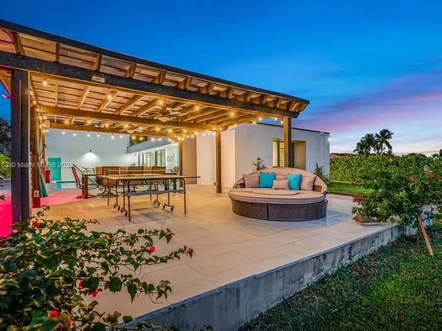 15180 SW 31st Ct, Davie FL 33331